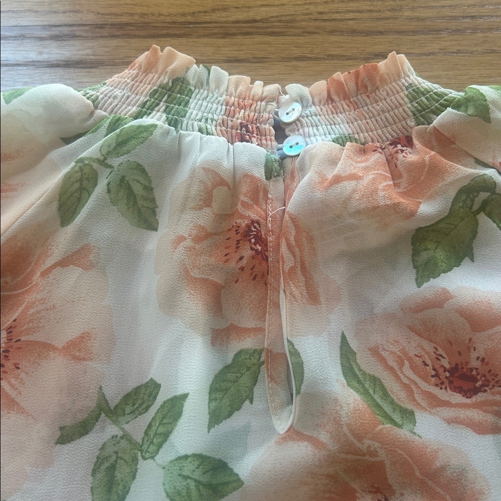 Forever 21 Contemporary Peach and White Floral Top Size Small - Picture 8 of 10